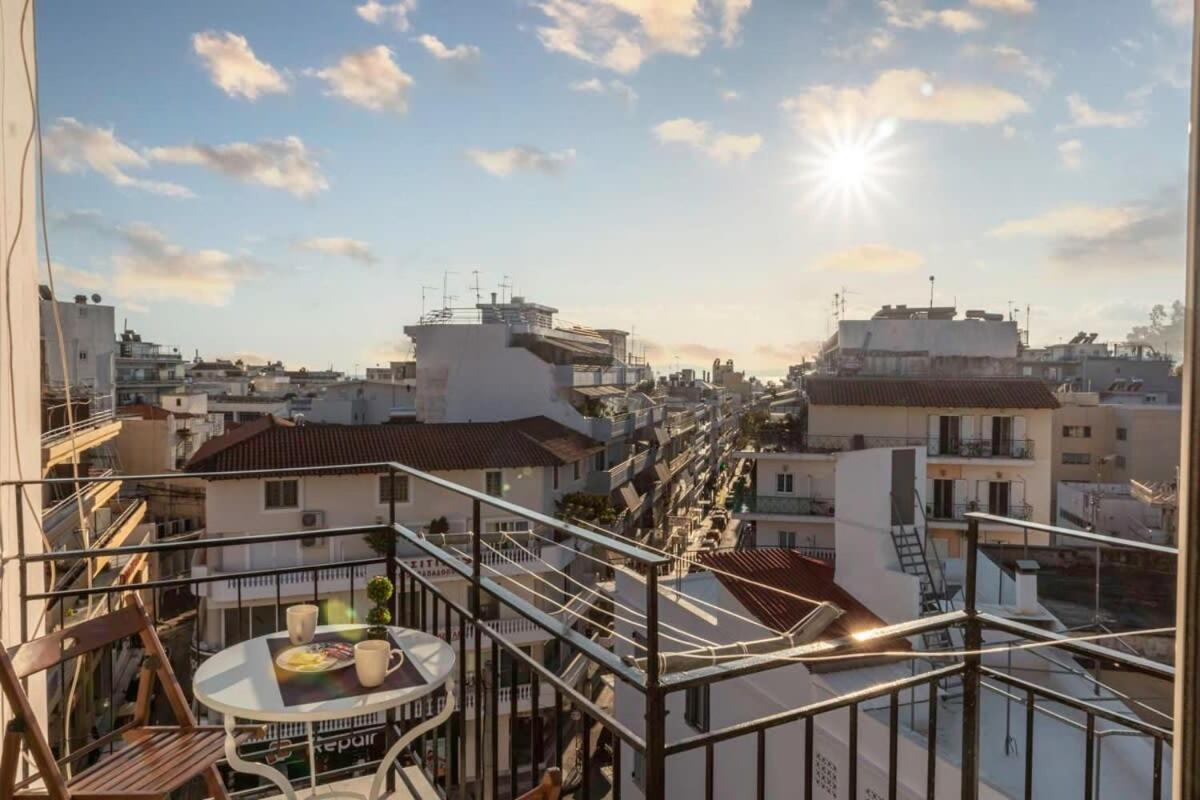 Апартаменты Comfy Central Square Gem With Balcony Каламата Экстерьер фото